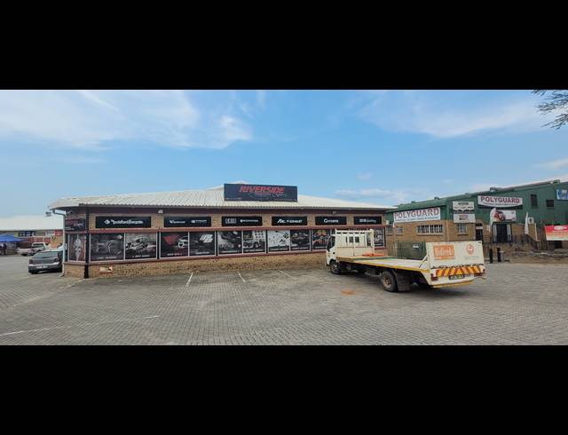 1,000M² WAREHOUSE TO LET IN RIVERSIDE PARK